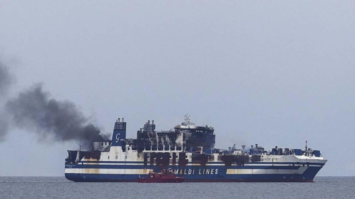 Euroferry Olympia: Κλιμακώνεται η αγωνία όσο ρυμουλκείται το πλοίο, παρέμβαση Μητσοτάκη ζήτησε σύζυγος αγνοούμενου