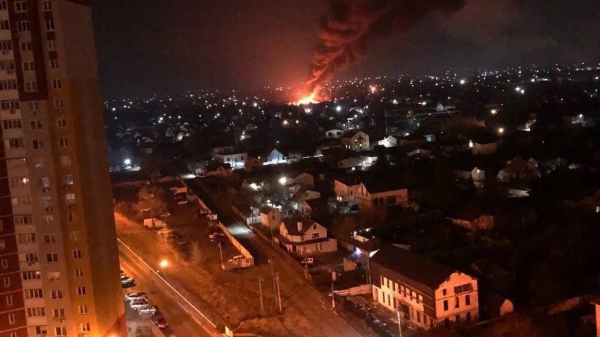 Πόλεμος στην Ουκρανία: Η ΕΛ.ΑΣ. έστειλε αλεξίσφαιρα γιλέκα και κράνη στους Έλληνες πολεμικούς ανταποκριτές