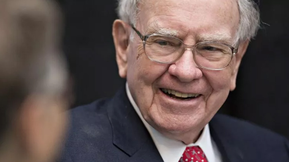 Μπάφετ: Η Berkshire Hathaway ανθίζει και ο Τιμ Κουκ (της Apple) είναι καταπληκτικός