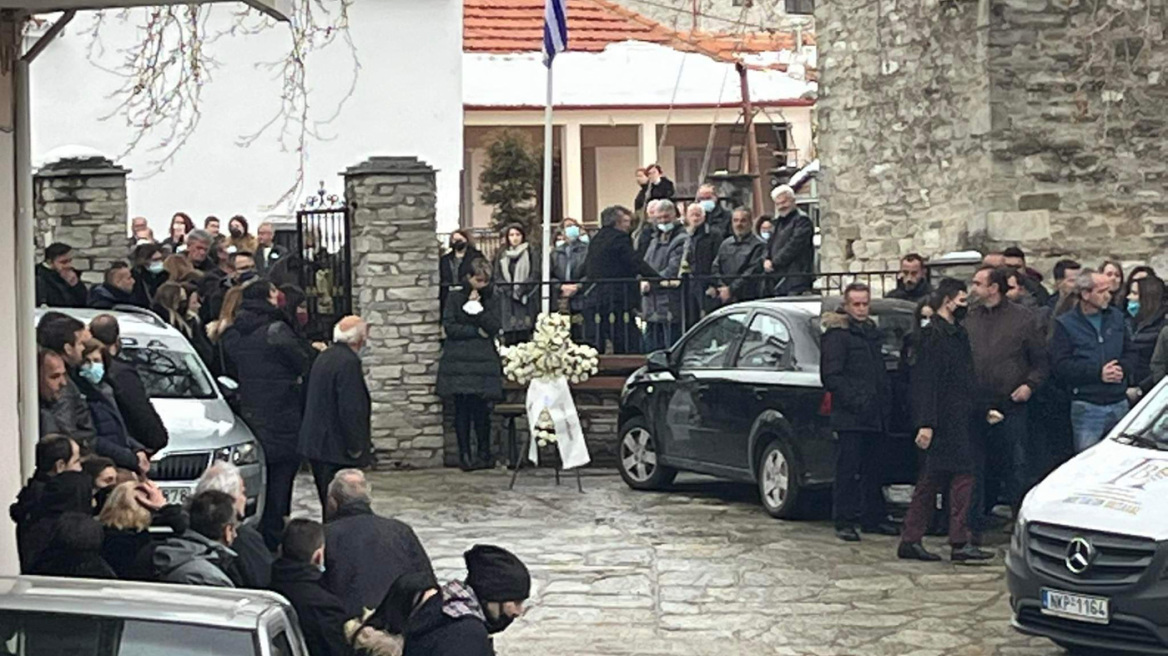 Τραγωδία στη Θεσσαλονίκη: Θρήνος στην κηδεία της 41χρονης Βίκυς που την σκότωσε ο πυγμάχος πρώην σύντροφός της