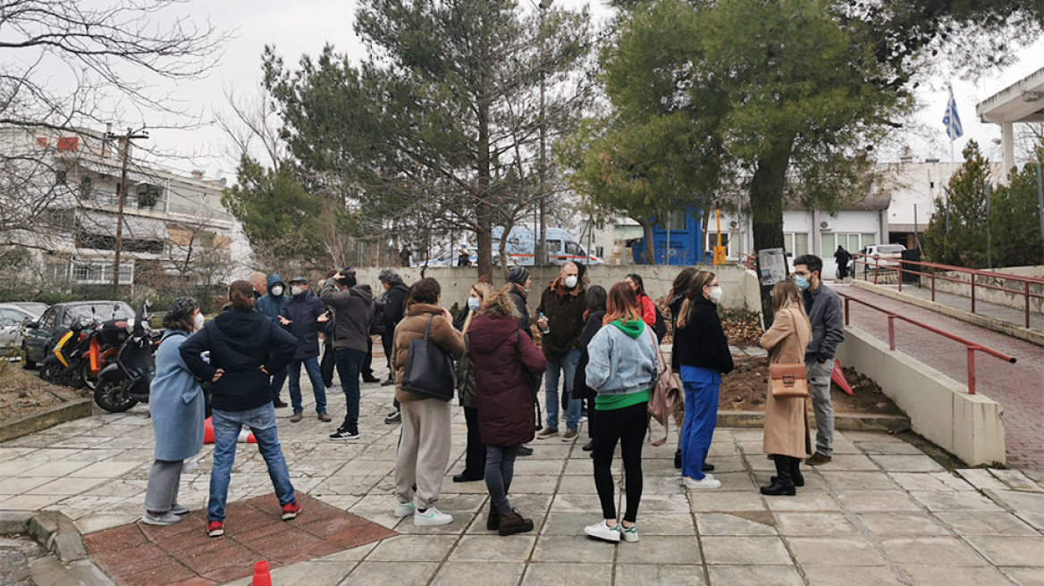 Θεσσαλονίκη: Αντιδρούν οι υγειονομικοί στη σύλληψη της γιατρού της Ψυχιατρικής κλινικής