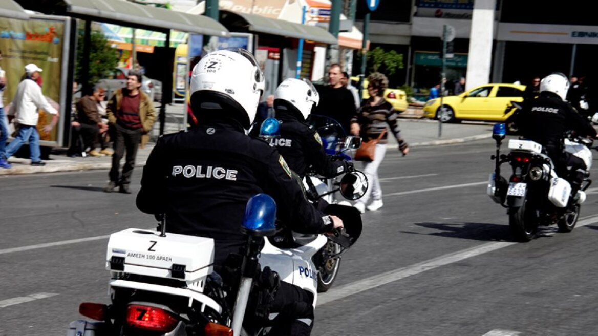 Το «ευχαριστώ» μιας γυναίκας στην ομάδα ΔΙΑΣ: Βοήθησαν ανάπηρο άνδρα να ξανασταθεί στο αμαξίδιό του