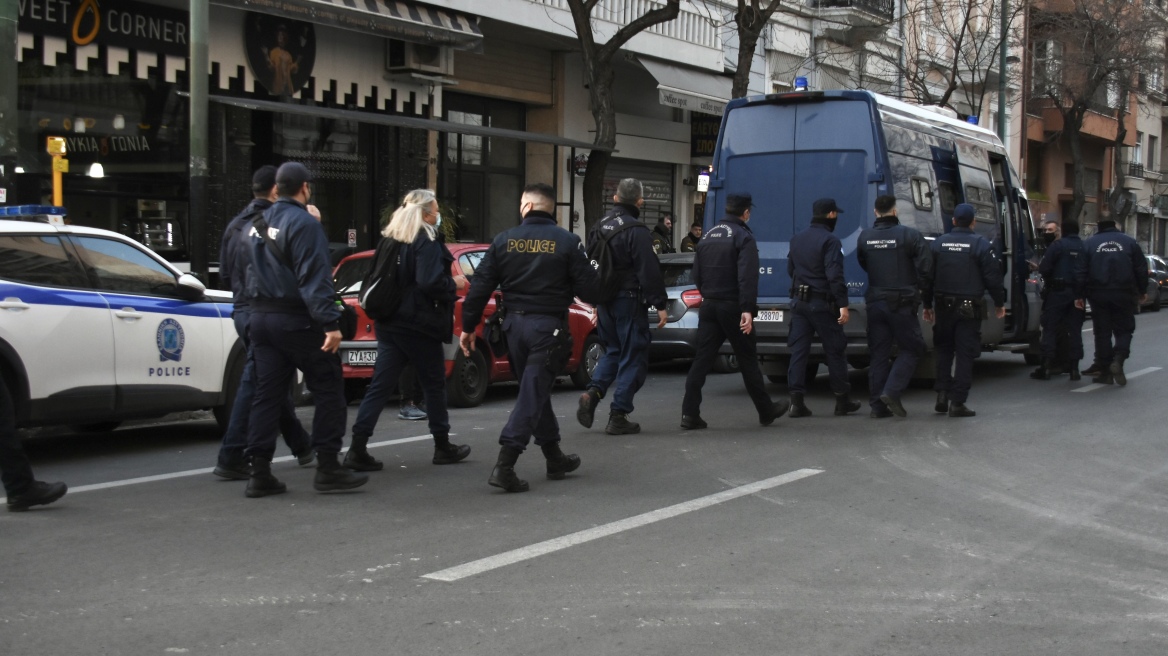 Μεγάλη επιχείρηση της αστυνομίας στην πλατεία Βικτωρίας για την αντιμετώπιση της παραβατικότητας