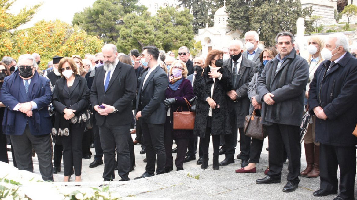 Δημήτρης Κοντομηνάς: Τρισάγιο φίλων και συνεργατών στο Α' Νεκροταφείο - Δείτε φωτογραφίες