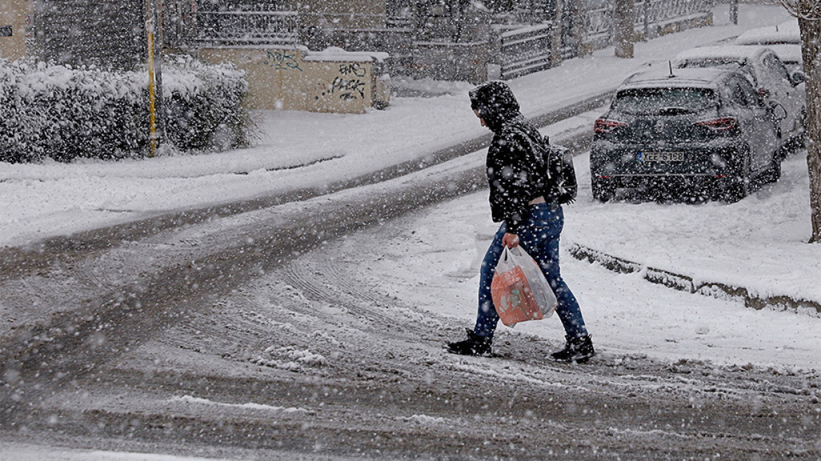 Καιρός αύριο: Xιονοπτώσεις και τη Δευτέρα στην Αττική - Άνεμοι έως 8 μποφόρ στο Αιγαίο