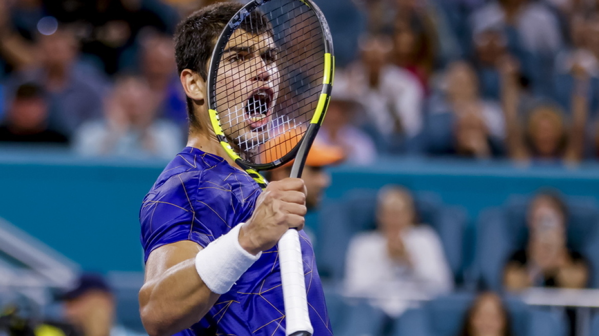  Έγραψε ιστορία με τίτλο στο Miami Open ο Αλκαράθ - Δείτε βίντεο 