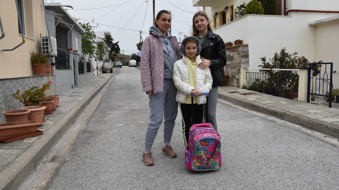 Άη Στράτης: Ανοιξε την αγκαλιά του σε τρεις πρόσφυγες από την Ουκρανία