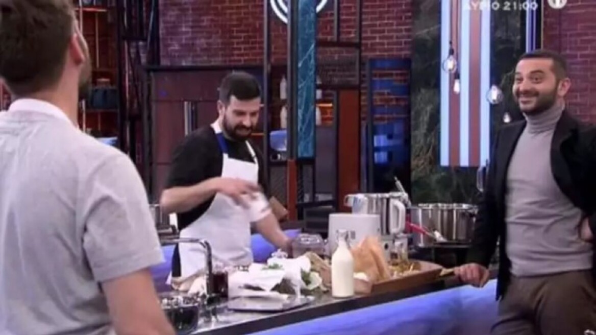 Master Chef: Η φιλία τους είναι τόσο μεγάλη που κάνουν μπάνιο μαζί - Σε... σοκ ο Κουτσόπουλος