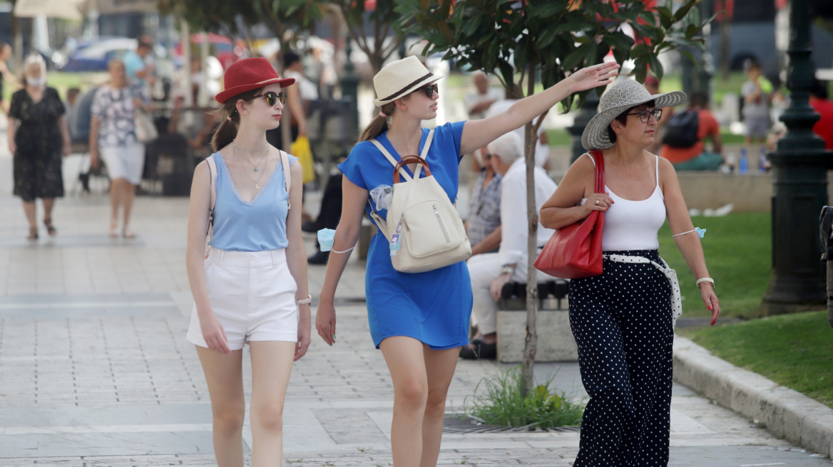 Καιρός: Ηλιοφάνεια και ζέστη σήμερα - Χαλάει από αύριο στα βόρεια και δυτικά