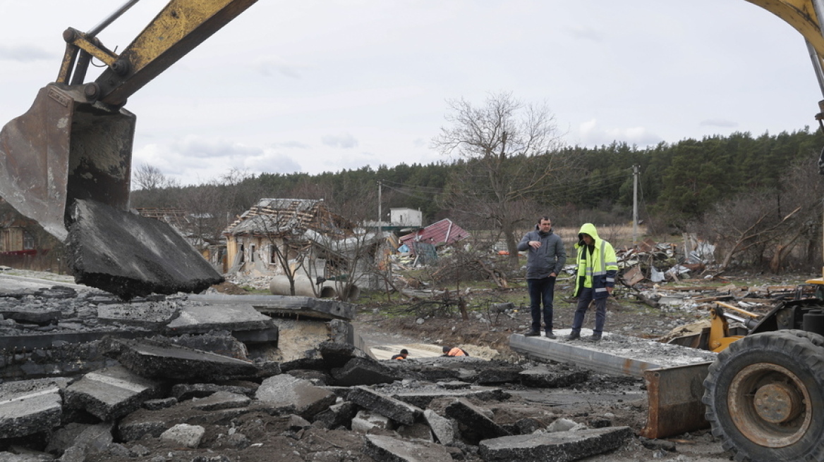 Πόλεμος στην Ουκρανία: Συρρίκνωση της οικονομίας κατά 1/3 και πληθωρισμό άνω του 20% αναμένει η κεντρική τράπεζα