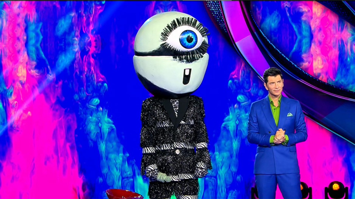 The Masked Singer: Η μάσκα του «Κύκλωπα» έπεσε και οι... ντεντέκτιβ εξεπλάγησαν  - Δείτε βίντεο