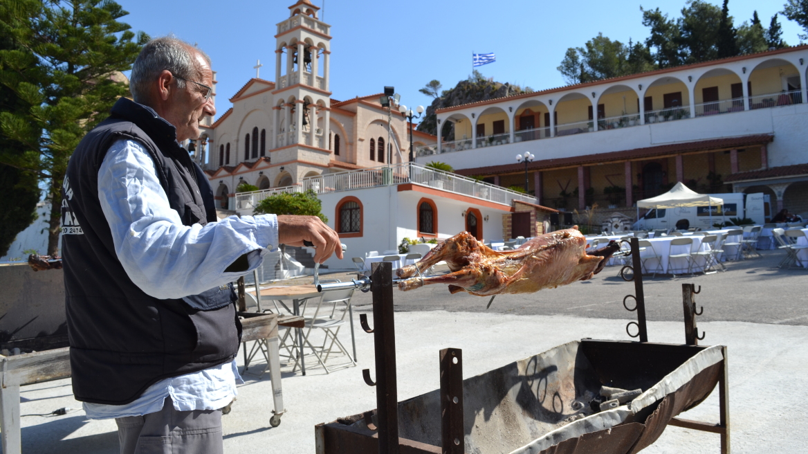 Καιρός: Λασποβροχές και κρύο σήμερα - Ανοιξιάτικο σκηνικό την Κυριακή του Πάσχα 