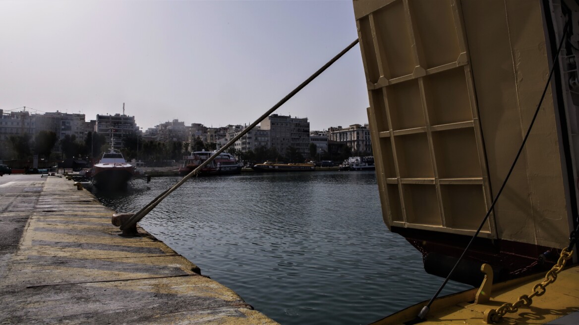 Παράνομες και καταχρηστικές κρίθηκαν οι νέες απεργιακές κινητοποιήσεις στο λιμάνι του Πειραιά