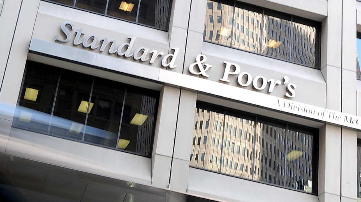 Standard and Poor’s: Ανεβαίνει «σκαλί» η ελληνική οικονομία - Αναβαθμίζεται από ΒΒ σε BB+