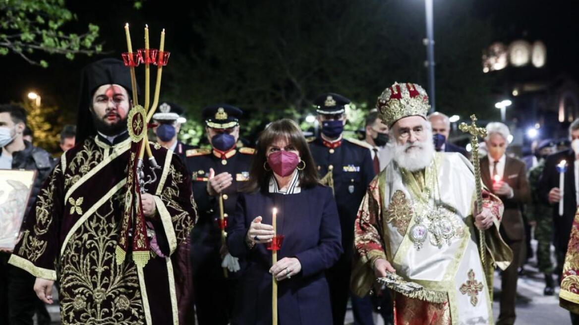 Σακελλαροπούλου: Η Ανάσταση εκφράζει την ήττα του σκότους, το άνοιγμα της καρδιάς προς τον συνάνθρωπό μας