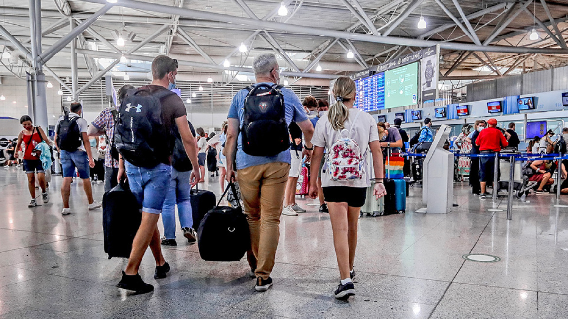 Την κατάργηση των πιστοποιητικών εμβολιασμού για την είσοδο στη χώρα από την 1η Μαΐου, εισηγούνται οι Εμπειρογνώμονες