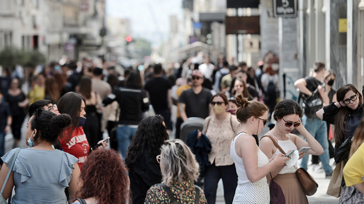 Μέτρα για τον κορωνοϊό: Τι αλλάζει στην καθημερινότητά μας - Τα μέτρα που φεύγουν και... οι μάσκες που μένουν