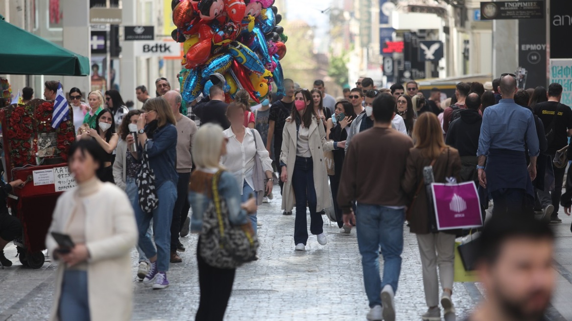 Μέτρα για τον κορωνοϊό: Η χρήση μάσκας σε εσωτερικούς χώρους, ο μόνος περιορισμός μετά τη νέα χαλάρωση