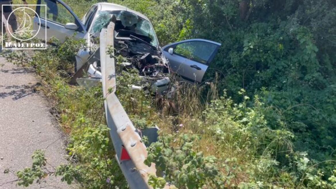 Τροχαίο δυστύχημα στην Αμφιλοχία: Πήγε να πιει νερό κι έχασε τον έλεγχο ο οδηγός του ΙΧ που «καρφώθηκε» στις μπάρες