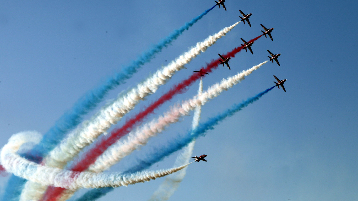 Red Arrows: Στην Ελλάδα τα «κόκκινα βέλη» της βασιλικής αεροπορίας της Αγγλίας - Δείτε βίντεο