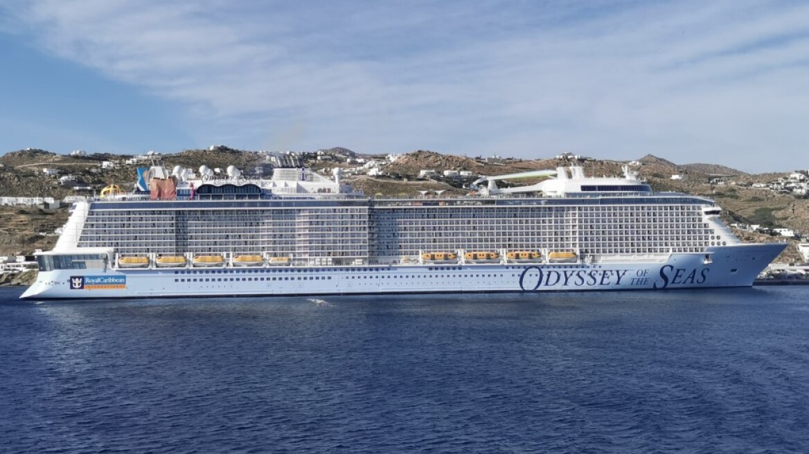 «Odyssey of the Seas»: Η πλωτή πολιτεία που... έκρυψε τη Μύκονο - Δείτε την απίθανη φωτογραφία!