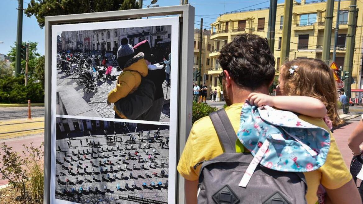 Ουκρανία: Μια υπαίθρια έκθεση φωτογραφίας με εικόνες από τη φρίκη του πολέμου στην καρδιά της Αθήνας