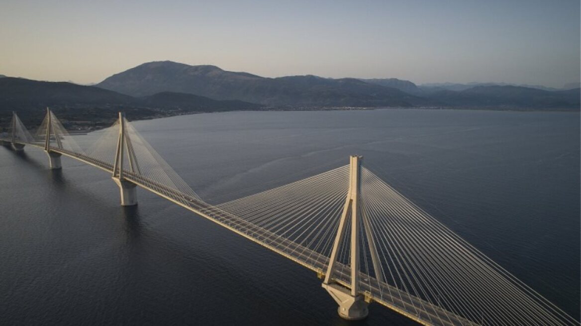 Φρικτός θάνατος 30χρονου - Έδωσε τέλος στη ζωή του πέφτοντας από τη γέφυρα Ρίου -Αντιρρίου