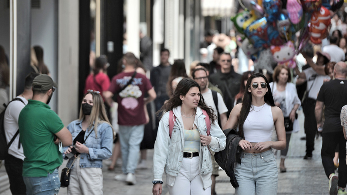 Μάσκα: Αποφασίζουν σήμερα οι ειδικοί - Τι θα ισχύσει για μέσα μεταφοράς, σχολεία, καταστήματα