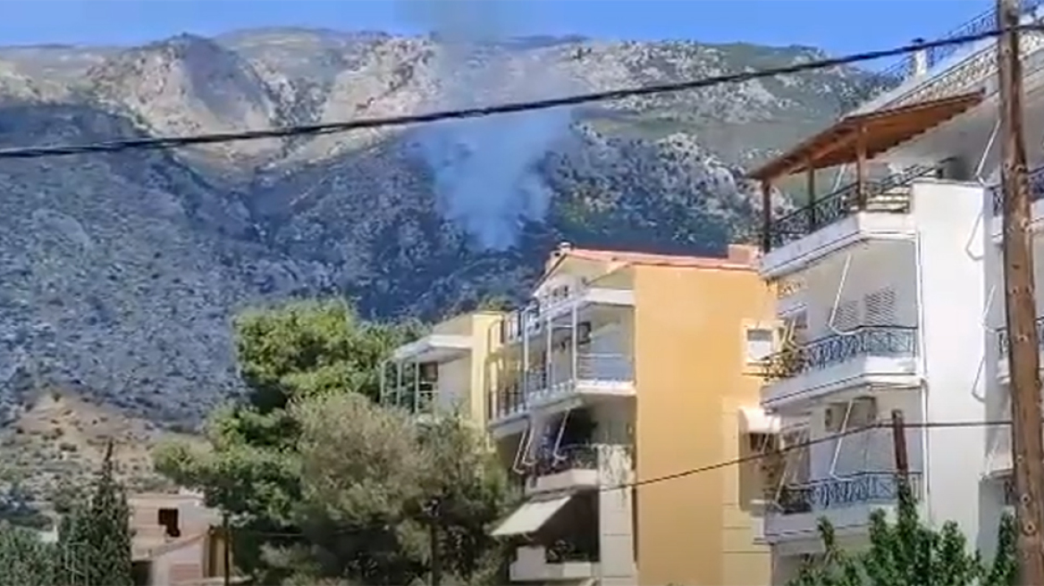 Φωτιά στα Γεράνεια Όρη πάνω από το Λουτράκι