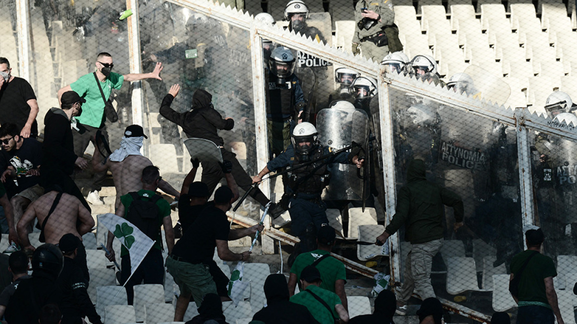 Παναθηναϊκός - ΠΑΟΚ: Ένταση, φωτοβολίδες και δακρυγόνα