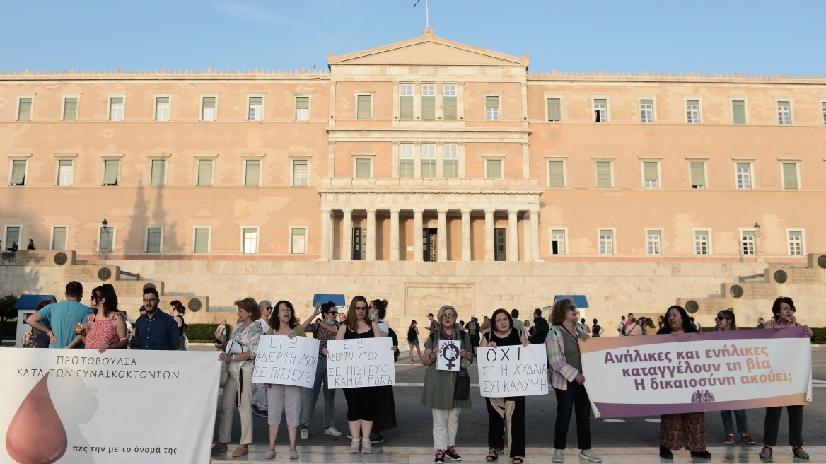 Συγκέντρωση υπέρ της Γεωργίας Μπίκα στην πλατεία Συντάγματος