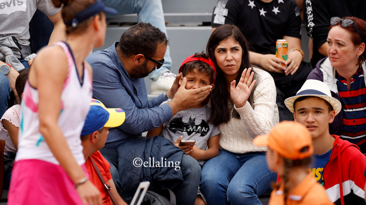 Roland Garros: Ρουμάνα τενίστρια χτύπησε παιδί με την ρακέτα της 