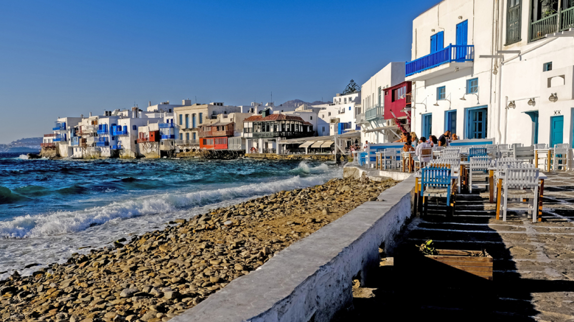 «Πόλεμος» για 190 στρέμματα και ένα beach bar στη Λια της Μυκόνου