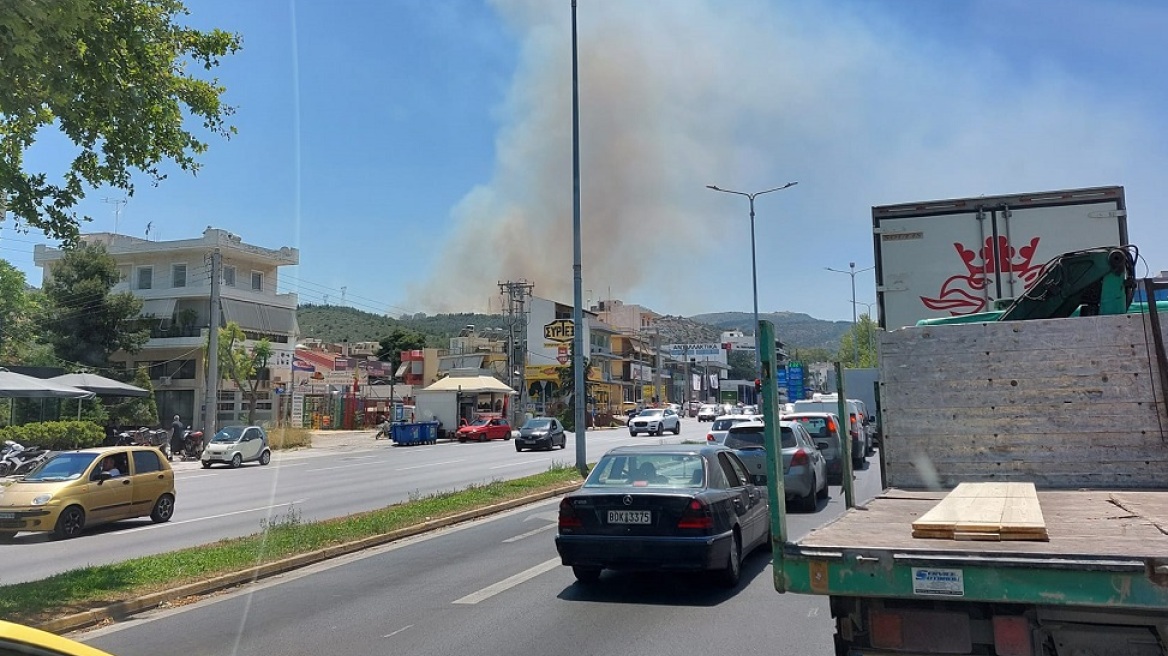 Φωτιά τώρα κοντά σε σπίτια στο Σχιστό