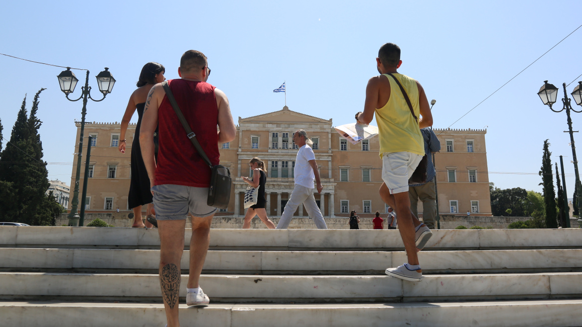 Καιρός: Στους 34 βαθμούς ο υδράργυρος σήμερα, ενίσχυση των ανέμων στα πελάγη 