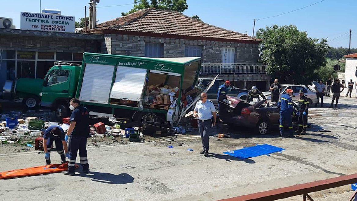 Τροχαίο με τρεις νεκρούς στην Καβάλα: O οδηγός του αυτοκινήτου έτρεχε να ξεφύγει από όχημα της ασφάλειας