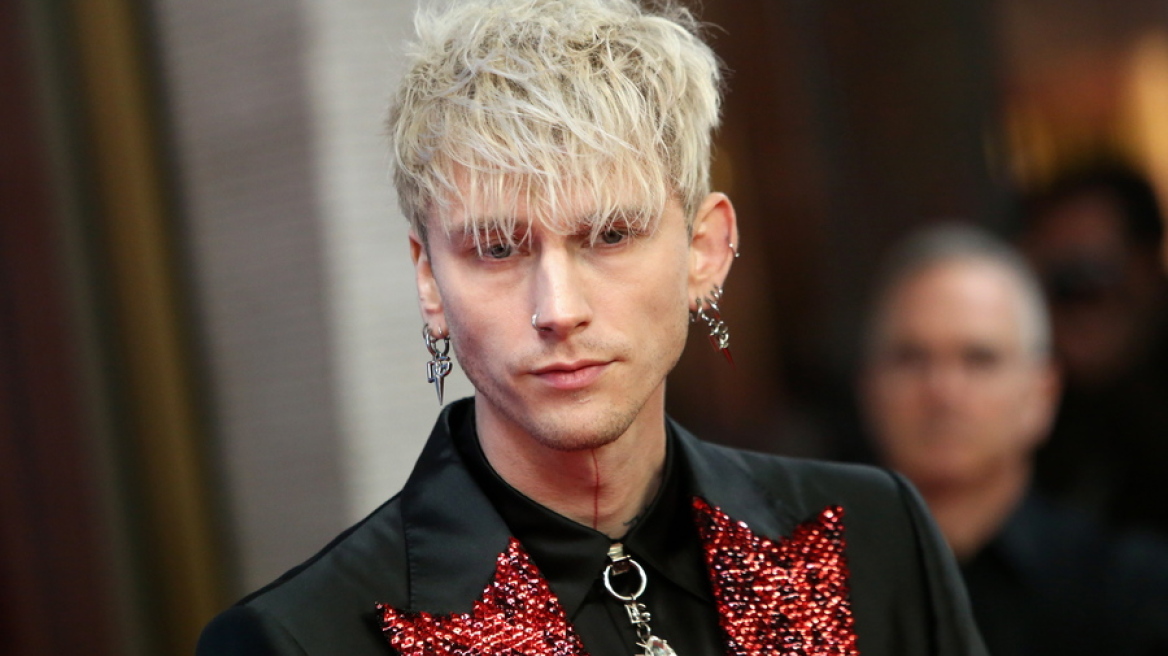 Ο Machine Gun Kelly «συστήνει» στο Instagram τη μητέρα του, που τον εγκατέλειψε όταν ήταν εννέα ετών