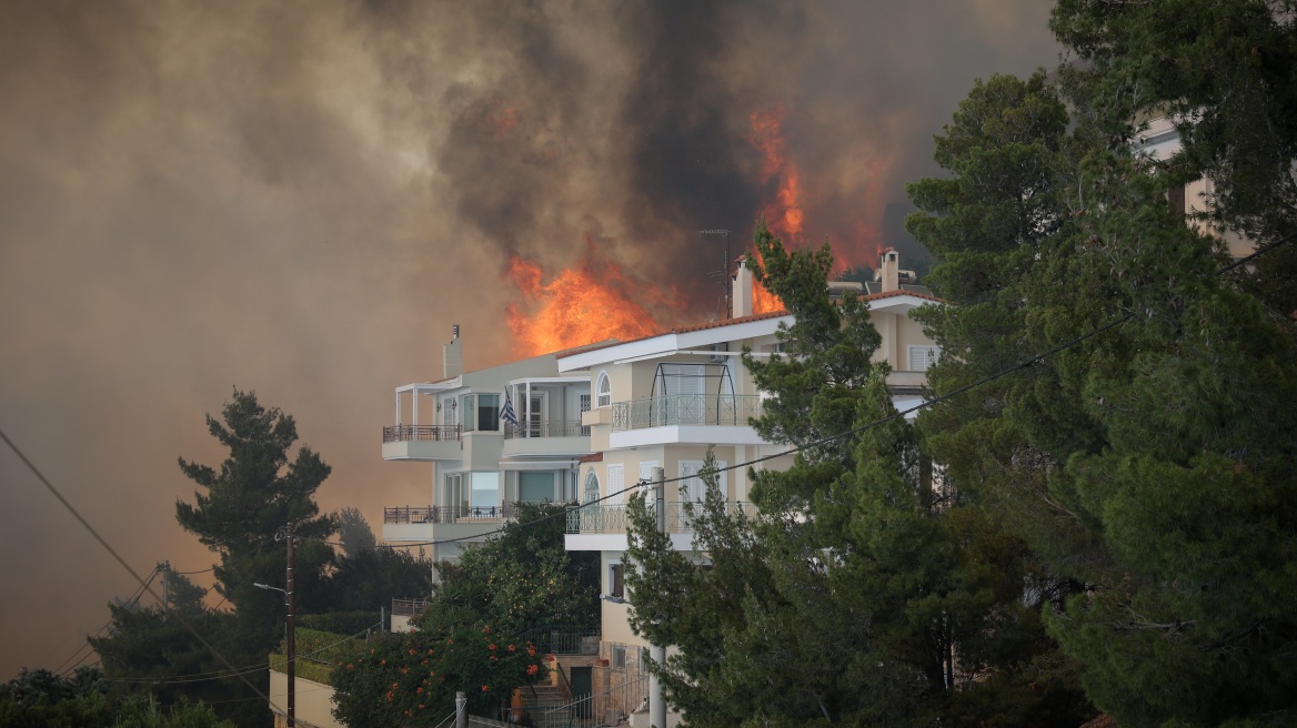 Φωτιά στη Βούλα: Δεν υπάρχει ένδειξη ότι ξεκίνησε από υποσταθμό, λένε ΔΕΔΔΗΕ και ΑΔΜΗΕ