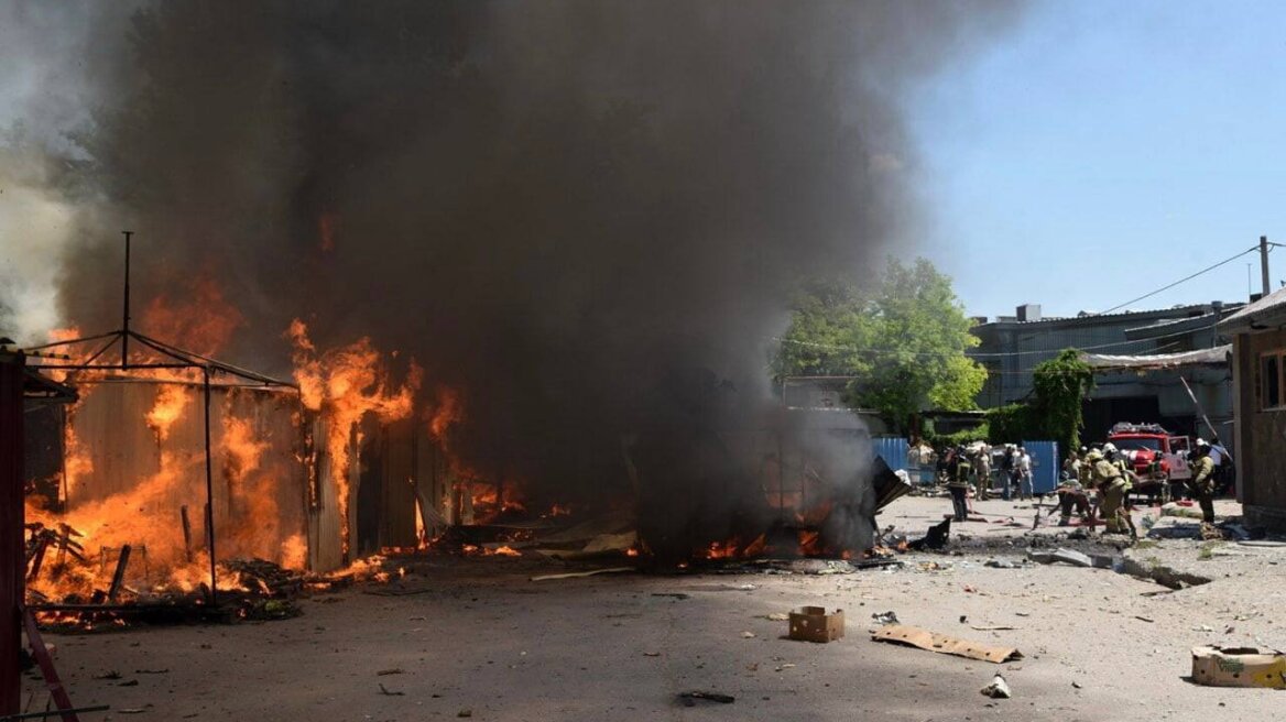 Πόλεμος στην Ουκρανία: Τουλάχιστον 4 άμαχοι νεκροί σε βομβαρδισμούς του ουκρανικού στρατού στο Ντόνετσκ (vids)