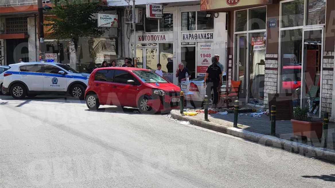 Θεσσαλονίκη: «Σαν έκρηξη ακούστηκε», λέει αυτόπτης μάρτυρας για το αυτοκίνητο που έπεσε στο ζαχαροπλαστείο