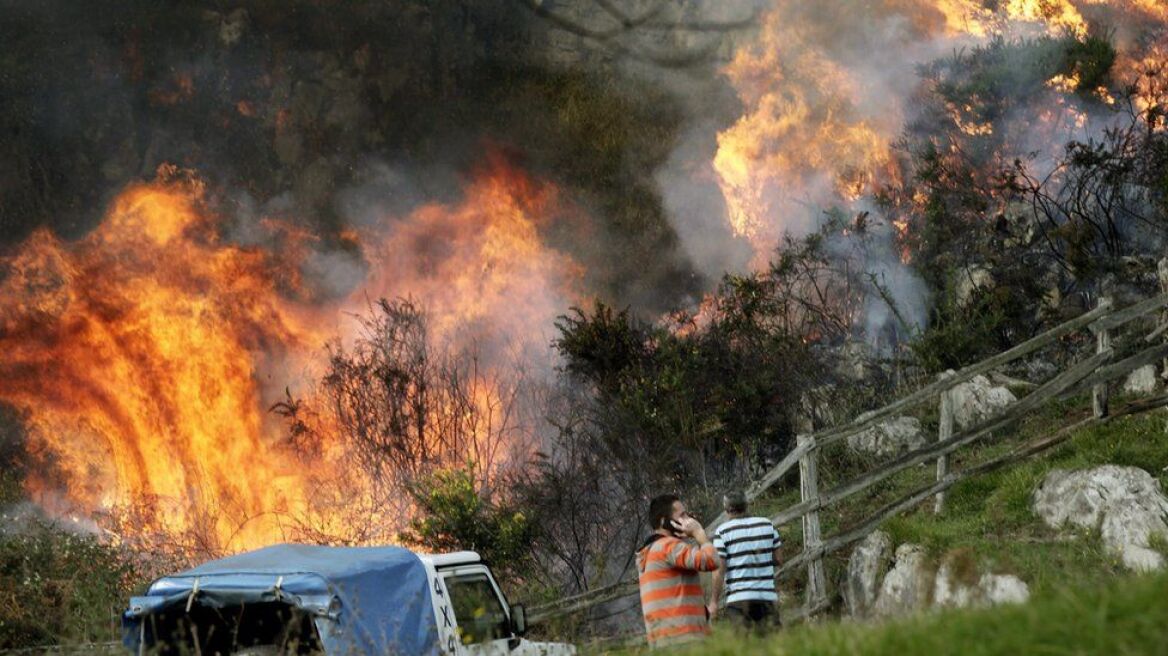 Ακραίος καύσωνας στην Ισπανία  - Στις φλόγες χιλιάδες στρέμματα δάσους 