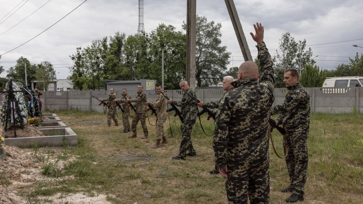 Συνεχίζονται οι φονικές μάχες στο Ντονέτσκ - «Καμία περιοχή δεν είναι ασφαλής» δηλώνει ο Ουκρανός κυβερνήτης