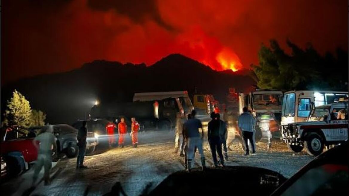 Τεράστια πυρκαγιά στα Κατεχόμενα: Εκκενώνονται χωριά - Στην κατάσβεση και αεροπλάνα της Κυπριακής Δημοκρατίας