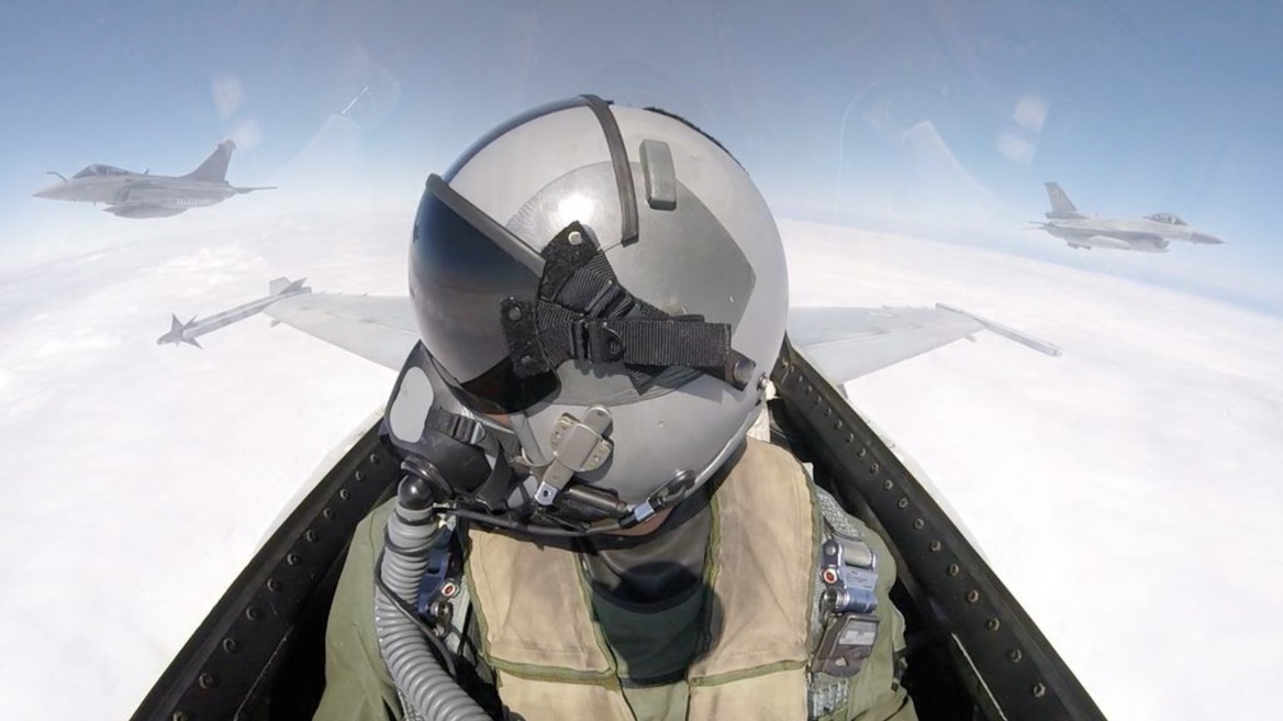 Εντυπωσιακές εικόνες: Ελληνικά F-16 σε μεγάλη πολυεθνική άσκηση στη Βρετάνη της Γαλλίας
