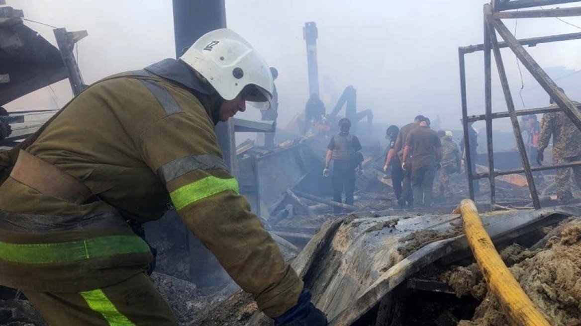 Πόλεμος στην Ουκρανία: Η Ρωσία πρέπει να λογοδοτήσει για την πυραυλική επίθεση στο εμπορικό κέντρο, αναφέρει το Παρίσι