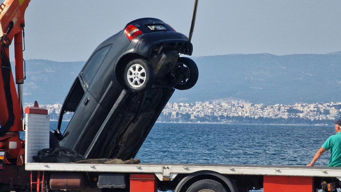 Θεσσαλονίκη: Δεμένοι μεταξύ τους και από το τιμόνι του αυτοκινήτου οι δύο νεκροί στο λιμάνι Νέων Επιβατών - Ερευνάται αν ήταν μητέρα και γιος