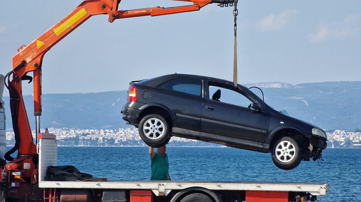 Θεσσαλονίκη: Μητέρα και γιος έδωσαν τέλος στη ζωή τους, πέφτοντας με το αυτοκίνητο στη θάλασσα - Η οικογενειακή τραγωδία πίσω από την αυτοκτονία τους