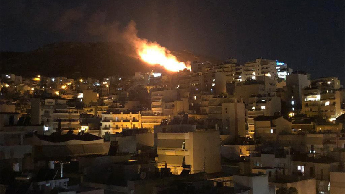 Πρόλαβαν τη φωτιά στο Σχιστό, πάνω από τα τελευταία σπίτια - Νέο πύρινο μέτωπο στον Ασπρόπυργο - Δείτε βίντεο και φωτογραφίες