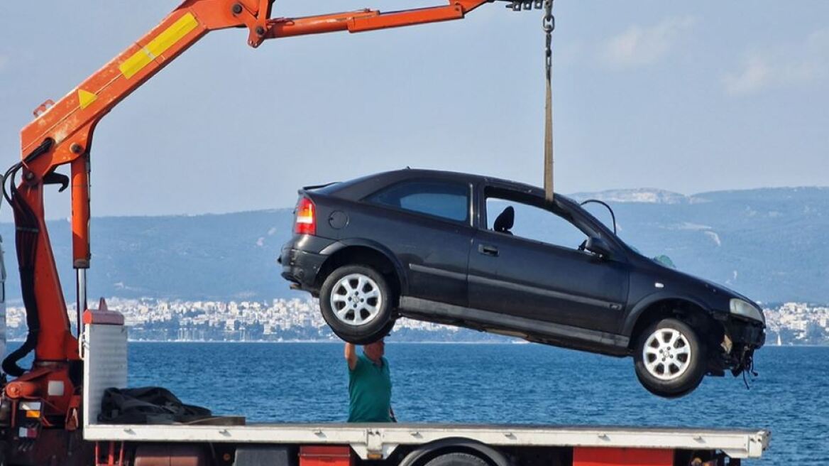 Θεσσαλονίκη: «Ήταν πολύ πονεμένοι άνθρωποι», λένε για τη μητέρα και το γιο  που έπεσαν με το αυτοκίνητο στον Θερμαϊκό