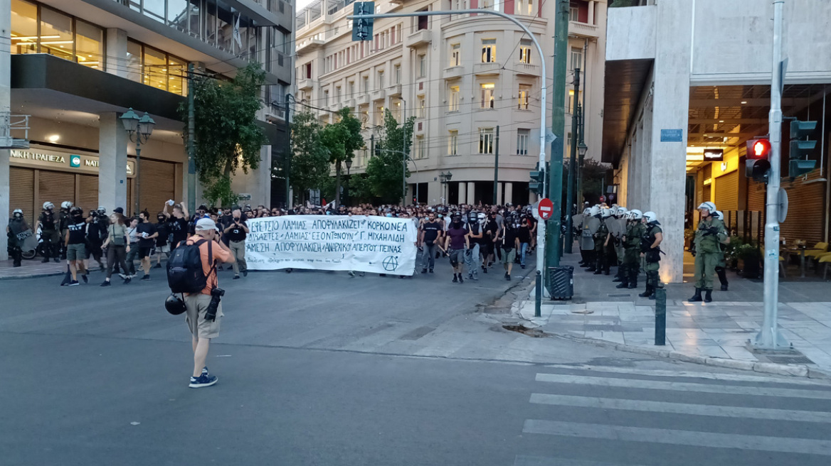 Πορεία για τον απεργό πείνας «τοξοβόλο του Συντάγματος»